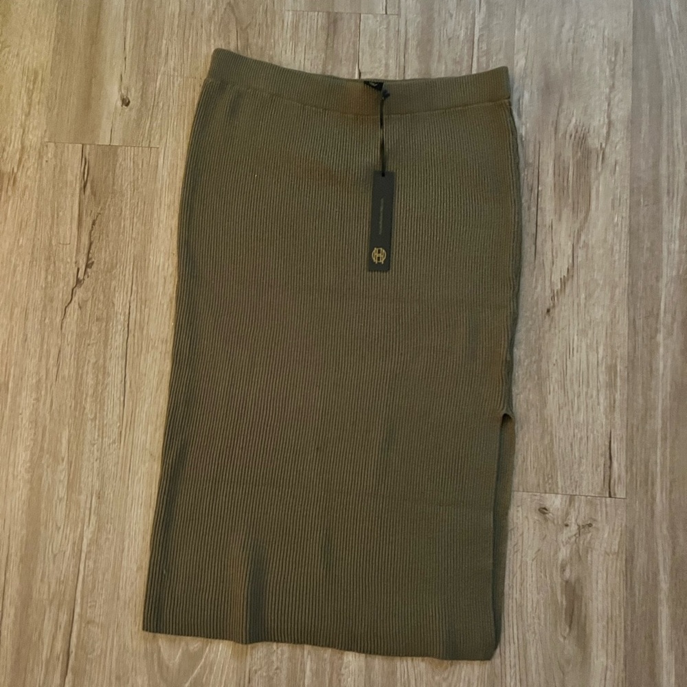 House of Harlow ribbed sweater pencil skirt